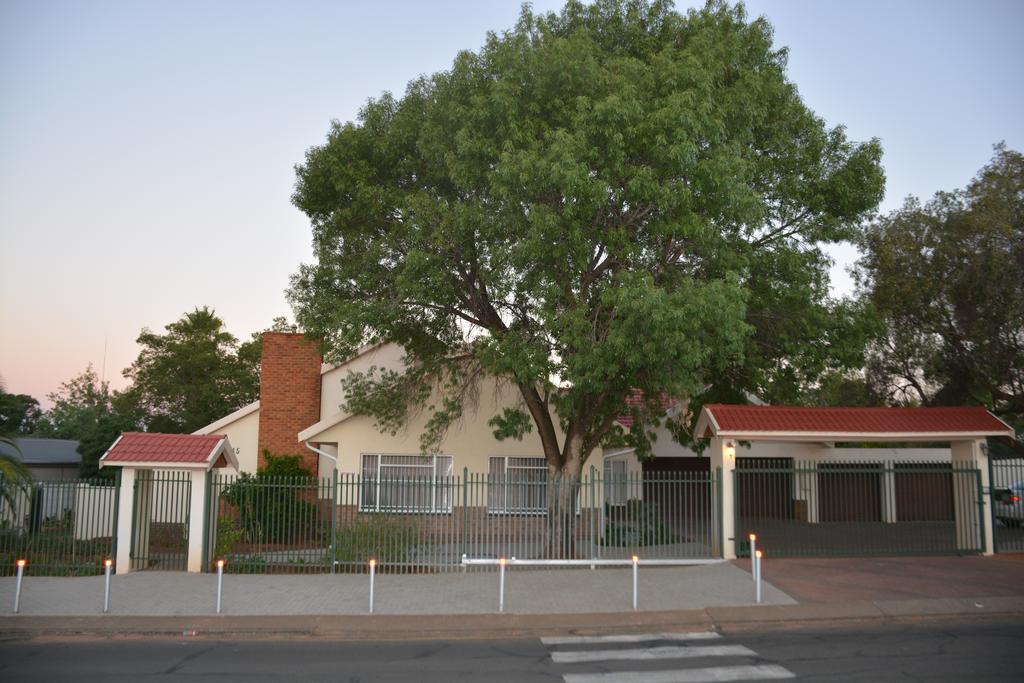 Blue Crane Guest House Bloemfontein Eksteriør billede